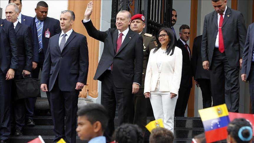 الرئيس أردوغان يزور ضريح 