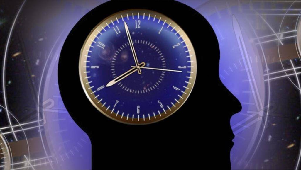 ضوء الشاشات بالليل يضر الساعة البيولوجية