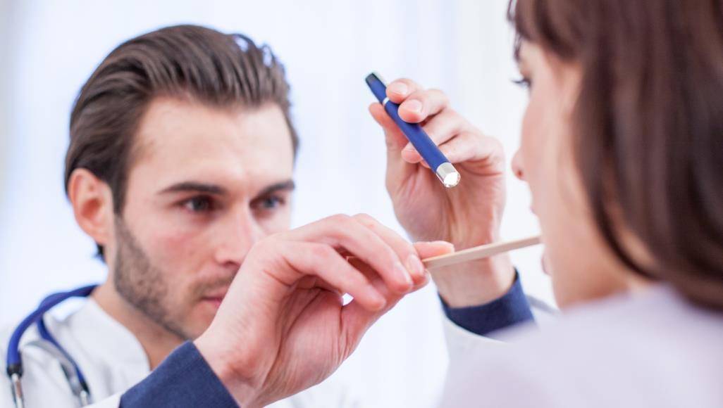 جفاف الفم يؤدي لرائحته الكريهة