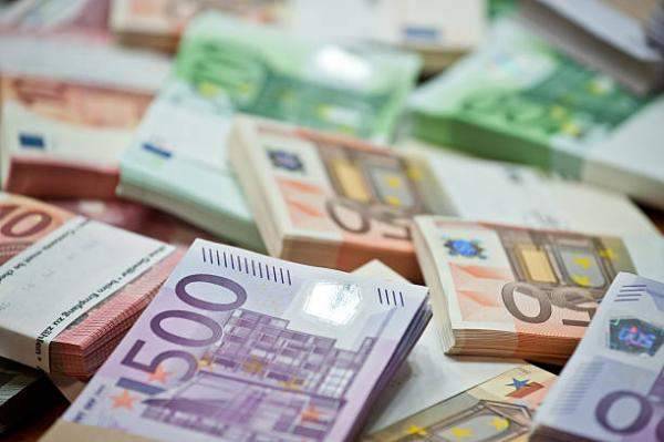 زوج اليورو يرتفع إلى مستويات 1.1361 دولار