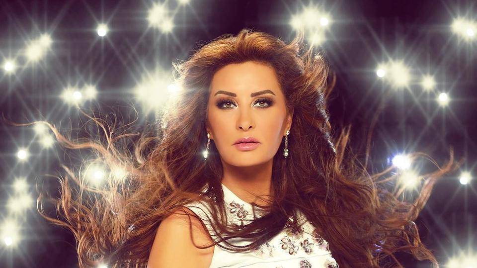 لطيفة تستشير الجمهور بهذا الأمر-بالفيديو