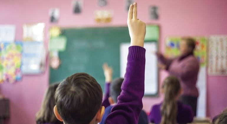 كيف يؤثّر عدم التوافق مع المعلّمة على مستوى طفلك التعليمي؟