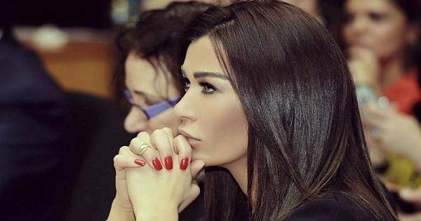 نادين الراسي مشتاقة لولديها!