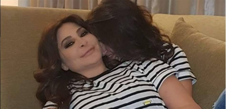 اليسا من داخل غرفة نومها.. نائمة ولكن (صورة)
