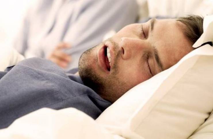 هذا هو السبب وراء الشخير ورائحة الفم الكريهة
