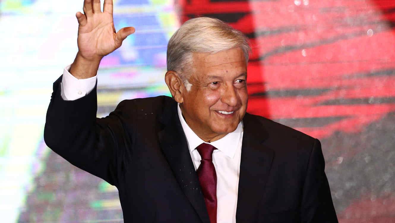 بعد أن فتح قصور الحكم أمام المواطنين .. الرئيس المكسيكي سيبيع الطائرات الرئاسية التي استخدمها السياسيون الفاسدون