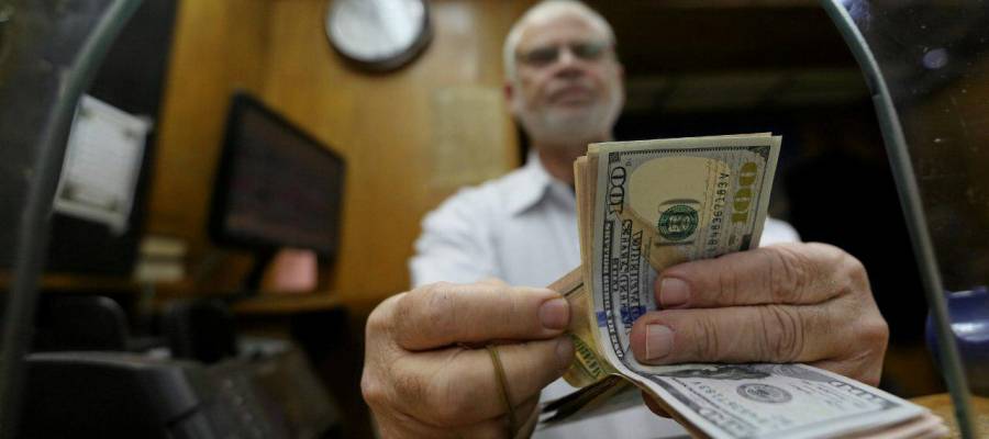 الخسائر ستكون كارثية لو استمر خروج الاستثمارات الأجنبية.. مصر تفقد 11.7 مليار دولار في 6 أشهر، وبرلمانية: نحن بأمان