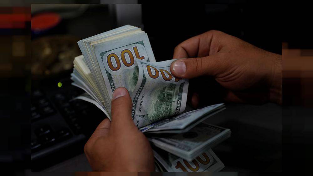 الدولار تحت ضغط من انخفاض العوائد الأمريكية ومخاوف من الركود