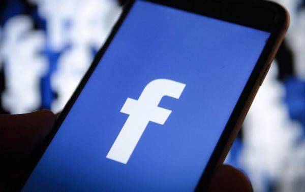 بريطانيا تكشف إجراء "فيسبوك" صفقات لبيع بيانات المستخدمين