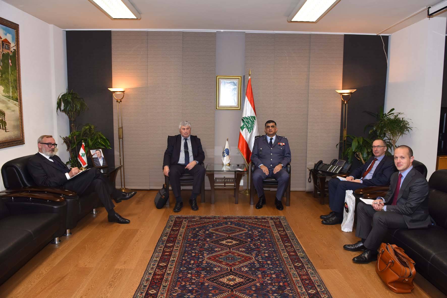 عثمان عرض ووفدا من دائرة الهجرة في وزارة الداخلية البلجيكية