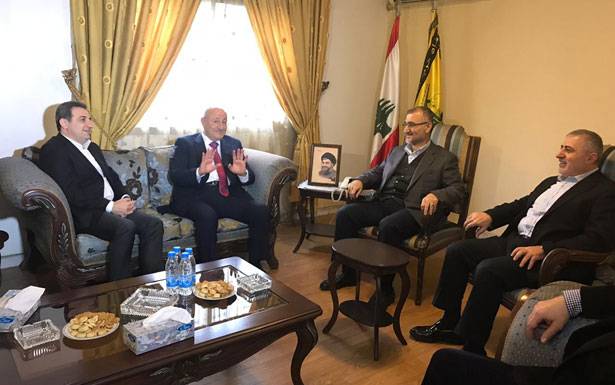 الاتصالات بين المختارة وحارة حريك أعيد فتحها... هل التقط جنبلاط الاشارة ليعيد حساباته؟
