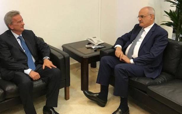 وزيـــــــر المـــال يجتمـع الـــيوم مـع «جمعيّة المــصارف»

خليل بعد لقائه سلامة : مُطمئنون للإستقرار النقدي والمالي

حاكـم مصرف لبــنان : خـــطة لاستقطاب الأموال لإصدارات الــــدولـــة