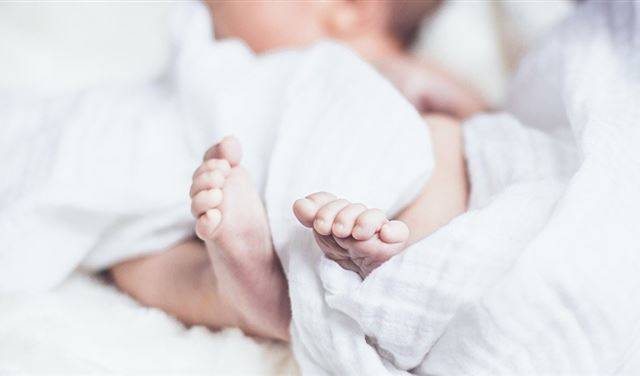 بعد 10 محاولات فاشلة... ولادة أول طفل من رحم متبرعة متوفاة