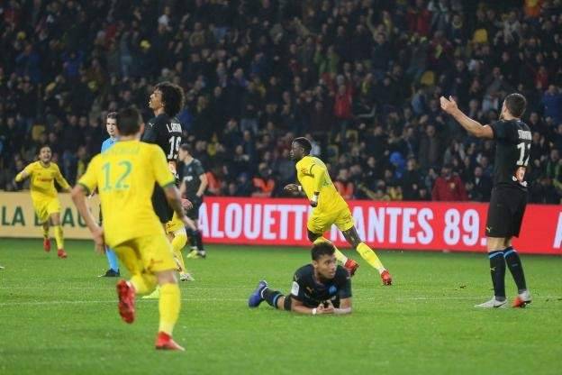 ليون ومارسيليا يواصلان المعاناة في الدوري وفوز مثير لبوردو على سانت اتيان
