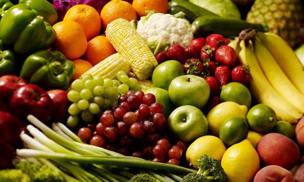 ما هي أكثر الفاكهة والخضار انخفاضًا في السعرات الحرارية؟
