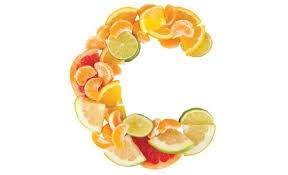 ما هي الأطعمة التي تحتوي على (vitamin C) أكثر من البرتقال؟