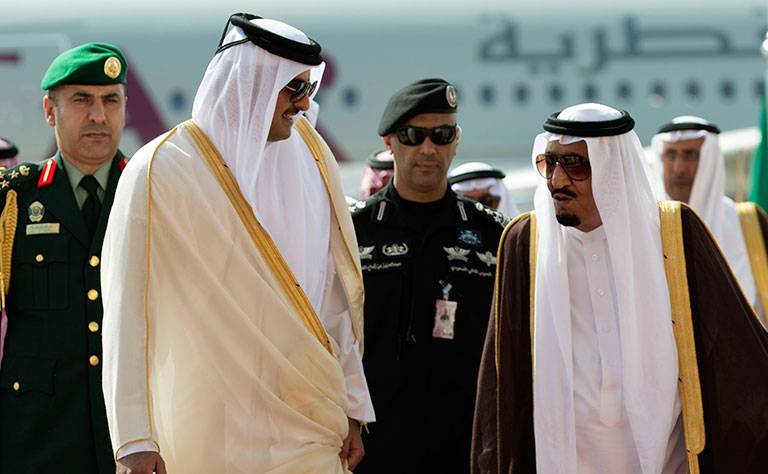 خبر خطير وصادم الملك سلمان يدعو امير قطر للقمة الخليجية
