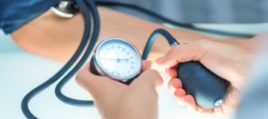 قريباً! لن يحتاج مرضى الضغط للأدوية.. الضوء لوحده سيعطي نفس المفعول خلال نصف ساعة فقط