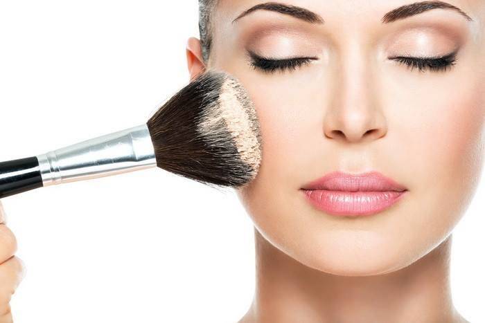 خطوات سهلة للحصول على مكياج فرنسي ناعم للسهرات