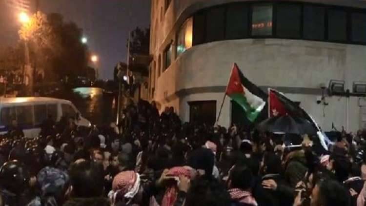 وقفة احتجاجية عند "الدوار الرابع" أمام رئاسة وزراء الأردن