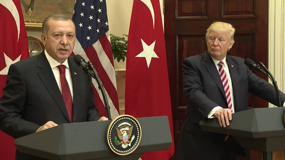 الادعاء الأميركي يتراجع .. اعتقال مسؤول ببنك تركي كان أحد أسباب الأزمة بين واشنطن وأنقرة