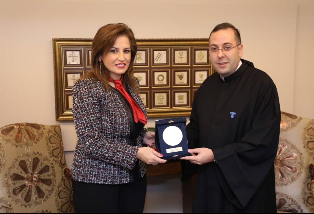 مدير المعهد الفني الأنطوني كرم مديرة الوكالة الوطنية