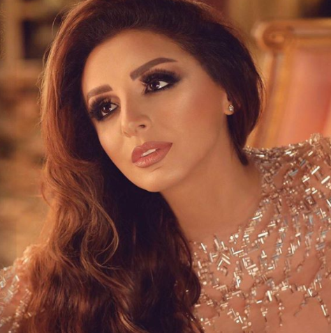 بالفيديو- أنغام تتعرض لموقف محرج في الكويت وتتوقف عن الغناء