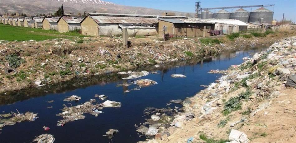 المجارير تصب في نهر الليطاني.. والسبب مخيمات النازحين (فيديو)