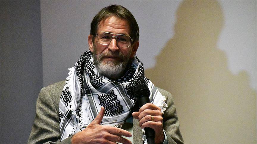 جورج سميث الفائز بنوبل الكيمياء: إسرائيل تنتهك القواعد الدولية