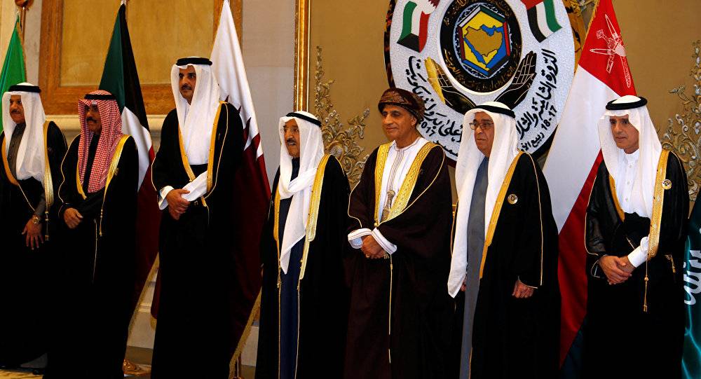 بدء وصول قادة دول مجلس التعاون لحضور القمة الخليجية... والملك سلمان في الاستقبال