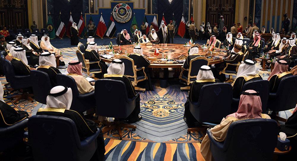 قطر توفد وزيرا للمشاركة في قمة الخليج