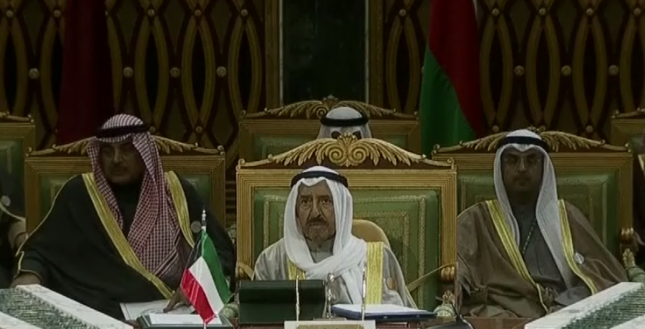 وجوه عابسة في القمة الخليجية.. وحدها عُمان من ابتسمت !