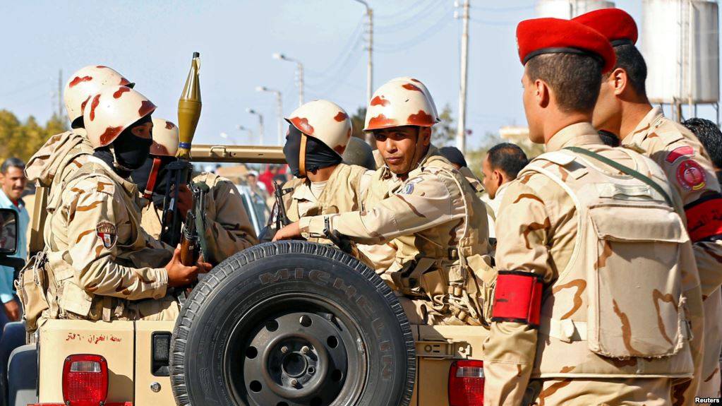 القيادة العسكرية المصرية تحذّر من استيراد أي ملابس تشبه زيّ الجيش!