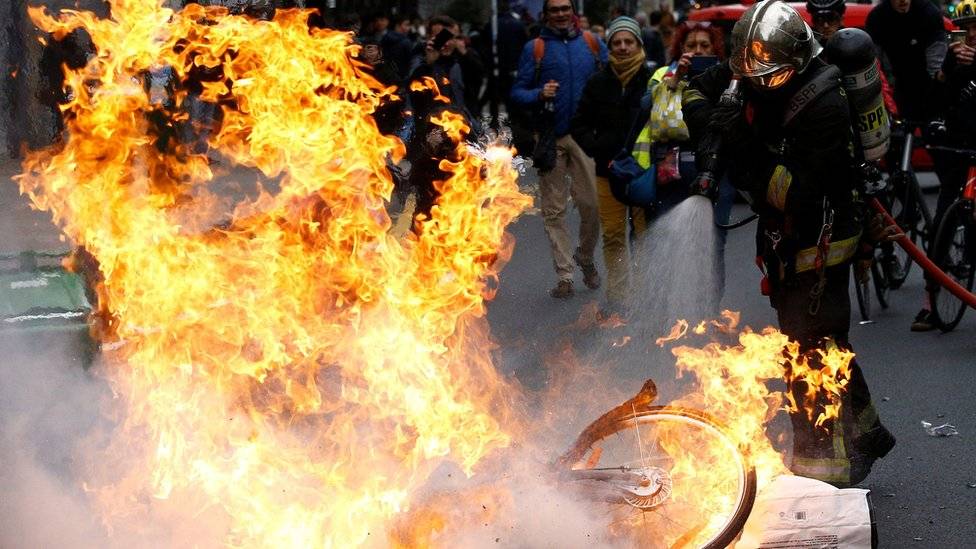إحتجاجات «السترات الصفراء» كارثة إقتصاديّة لفرنسا