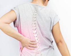 تأثيرات هشاشة العظام على العمود الفقري؟