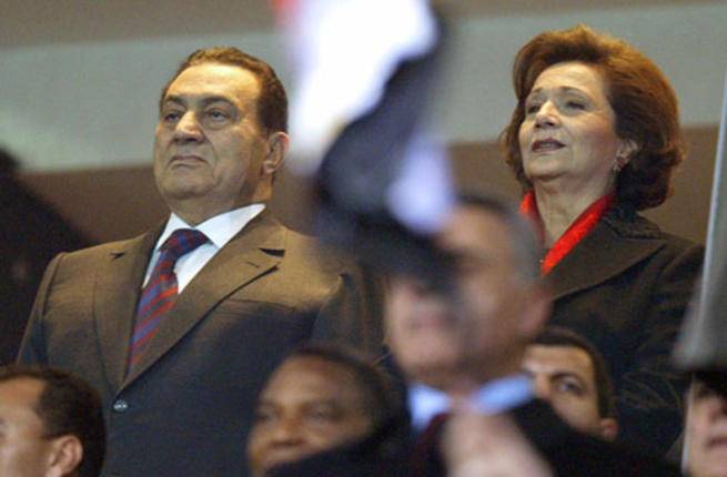 "ظهور مفاجئ" لسوزان مبارك.. شاهدوا كيف بدت!