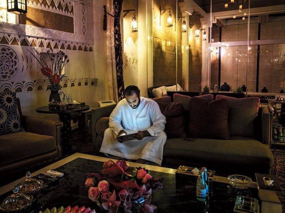 من داخل القصر الملكي.. ما الذي كشفه مدرّس بن سلمان؟