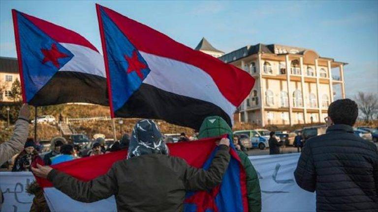 يمنيّون جنوبيون يتظاهرون في السويد للمطالبة باستفتاء على استعادة استقلالهم