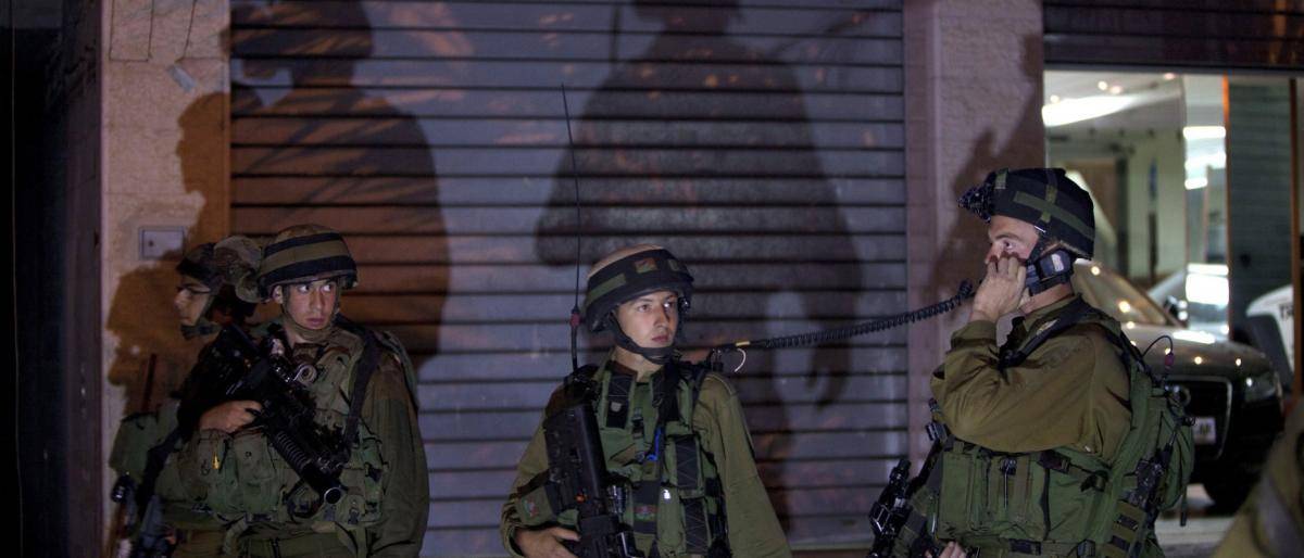الاحتلال يعتقل نواباً فلسطينيين بعد يوم ساخن بالضفة