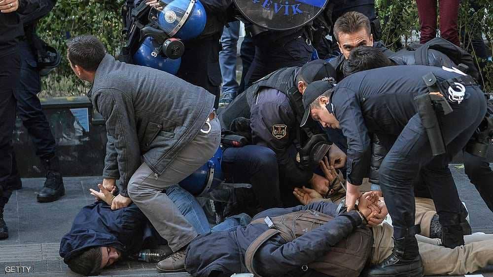 تعذيب واعتقال ومصير مجهول ونذر حرب أهلية.. ماذا يحدث بتركيا؟