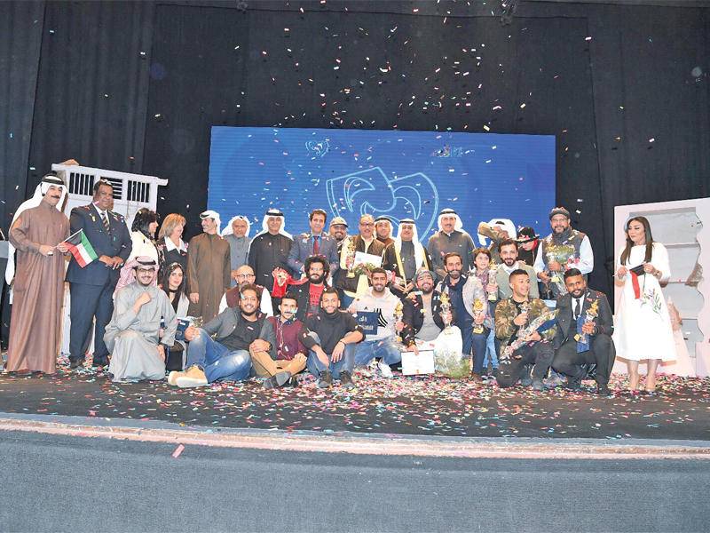 سبعة عروض تتنافس على جوائز مهرجان الكويت المسرحي
