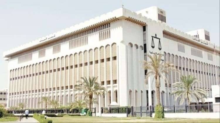 الكويت تمنع مئات الآلاف من السفر وتحقق في بلاغات ضد 31 وزيرا حاليا وسابقا