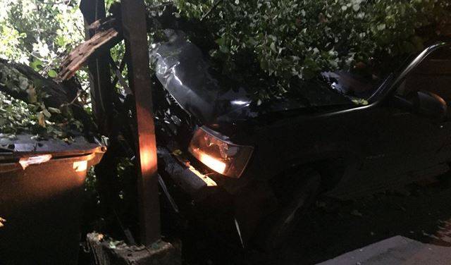بالصور: فنان لبناني شهير يتعرض لحادث سير مروّع