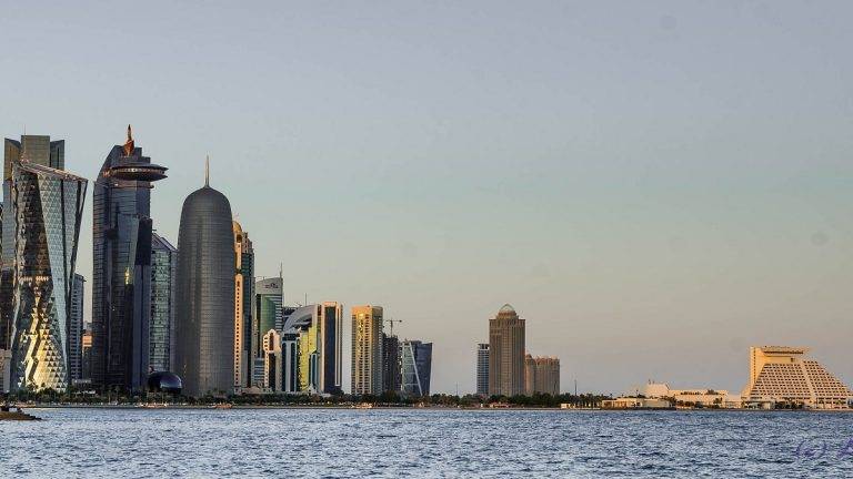 قطر تضاعف الضرائب على التبغ ومشروبات الطاقة في 2019
