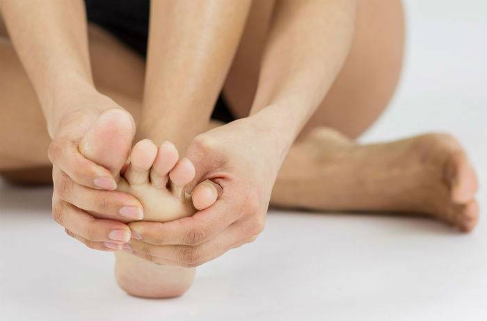 أعراض و علاج فطريات الأقدام