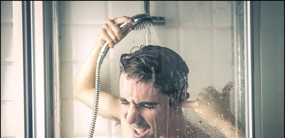 أيّهما أفضل.. حمام الصباح أم المساء؟