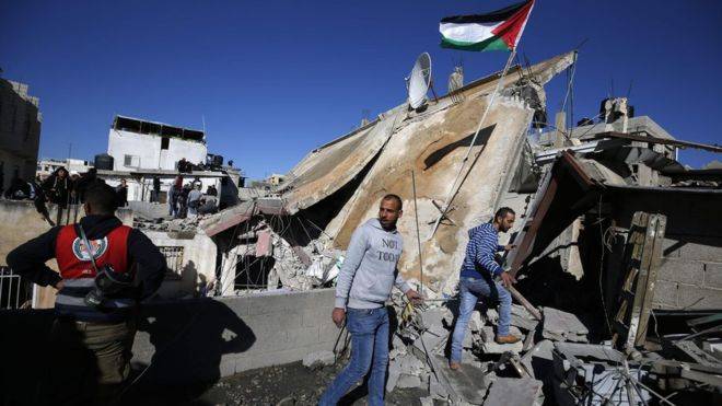 الجيش الإسرائيلي يفجر منزل عائلة فلسطينية يتهم أحد أبنائها بقتل جندي إسرائيلي