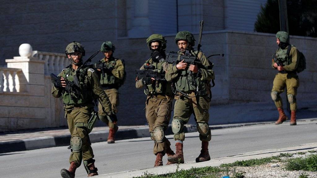 الجيش الإسرائيلي يهدم منزل فلسطيني متهم بقتل جندي إسرائيلي بحجر ضخم