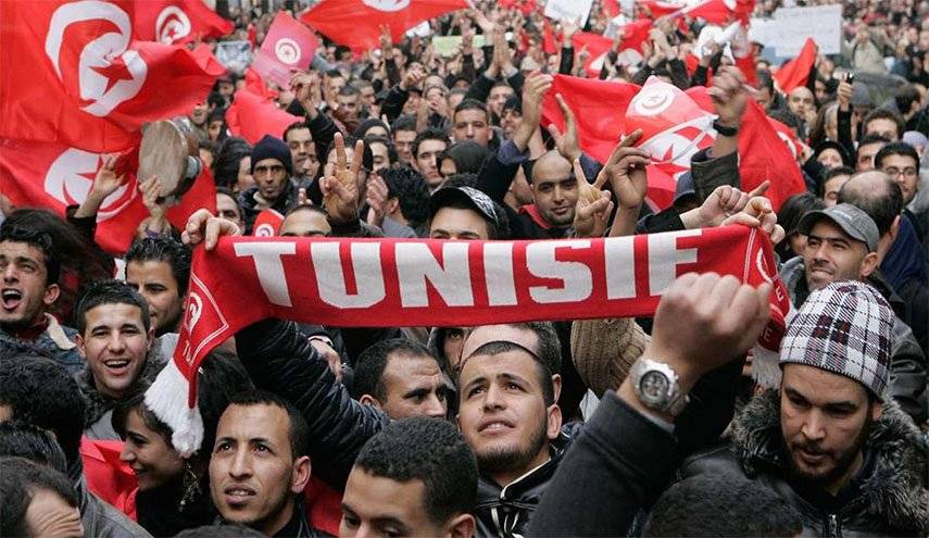 السترات الحمراء" في تونس.. ما هدفها ومن يقف وراءها؟