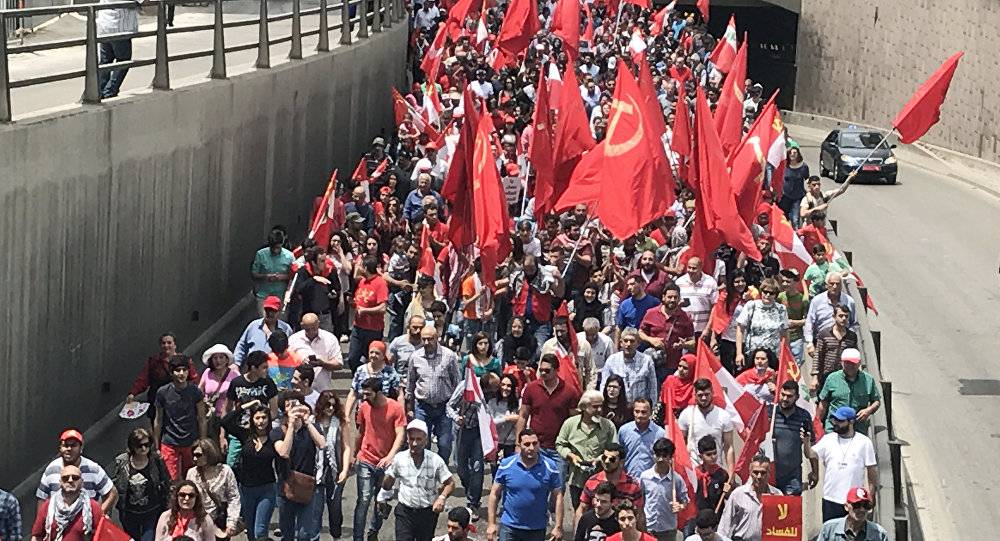 يطلق الحزب الشيوعي اللبناني مظاهرات ضد سياسة الدولة الإقتصادية